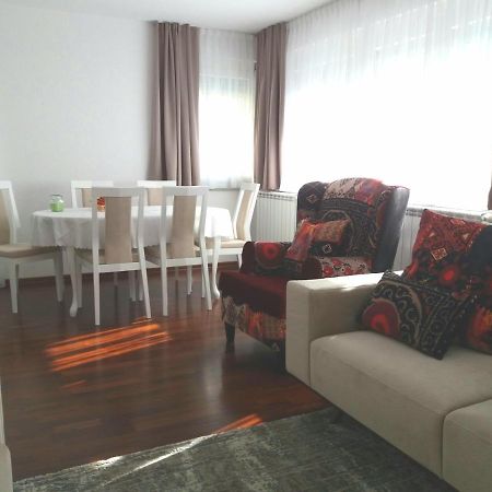 Apartment Esha SJJ Eksteriør bilde