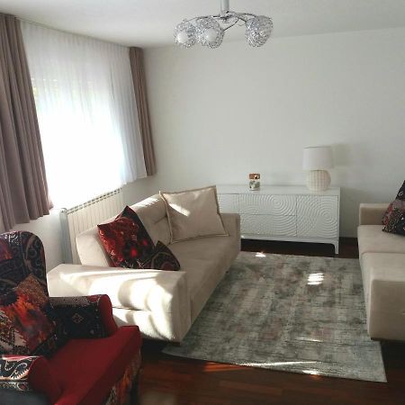 Apartment Esha SJJ Eksteriør bilde